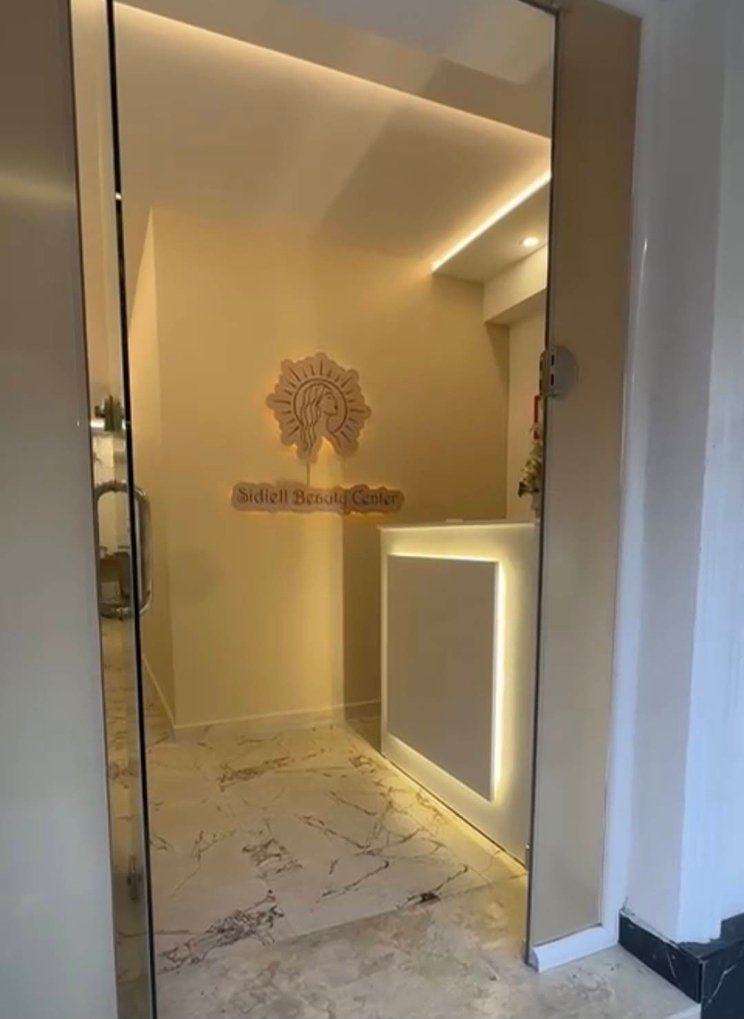 Vente | local commercial | 21 dhjetori | 5200 € (4)