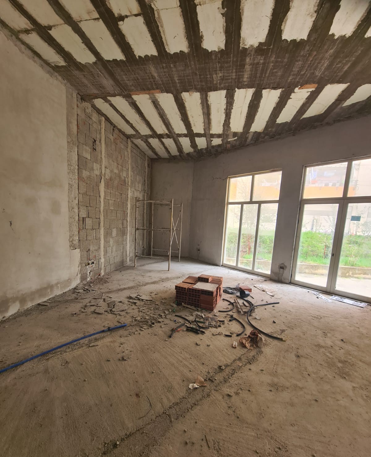 Vente | local commercial | Liqeni i Thatë | 270000 € (2)