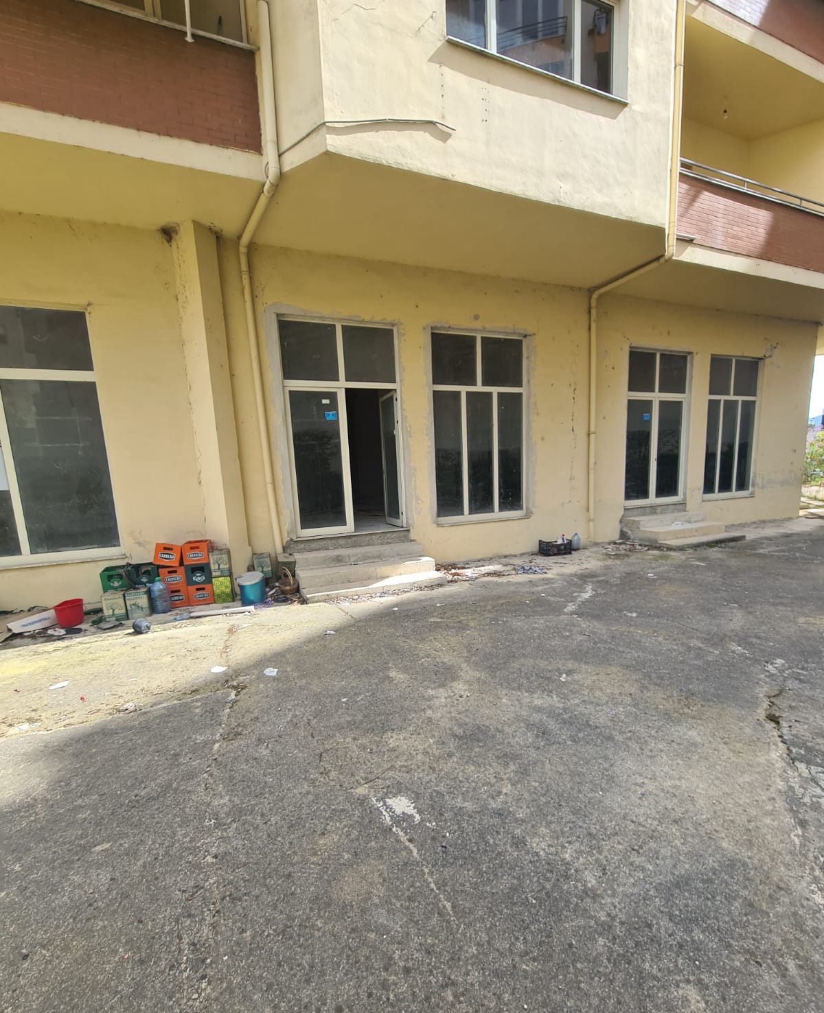 Vente | local commercial | Liqeni i Thatë | 270000 € (5)