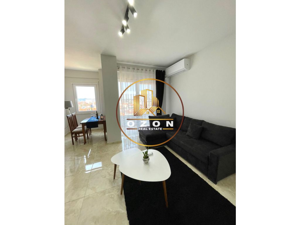 Aluga-se: Apartamento 1+1 em Komuna e Parisit!