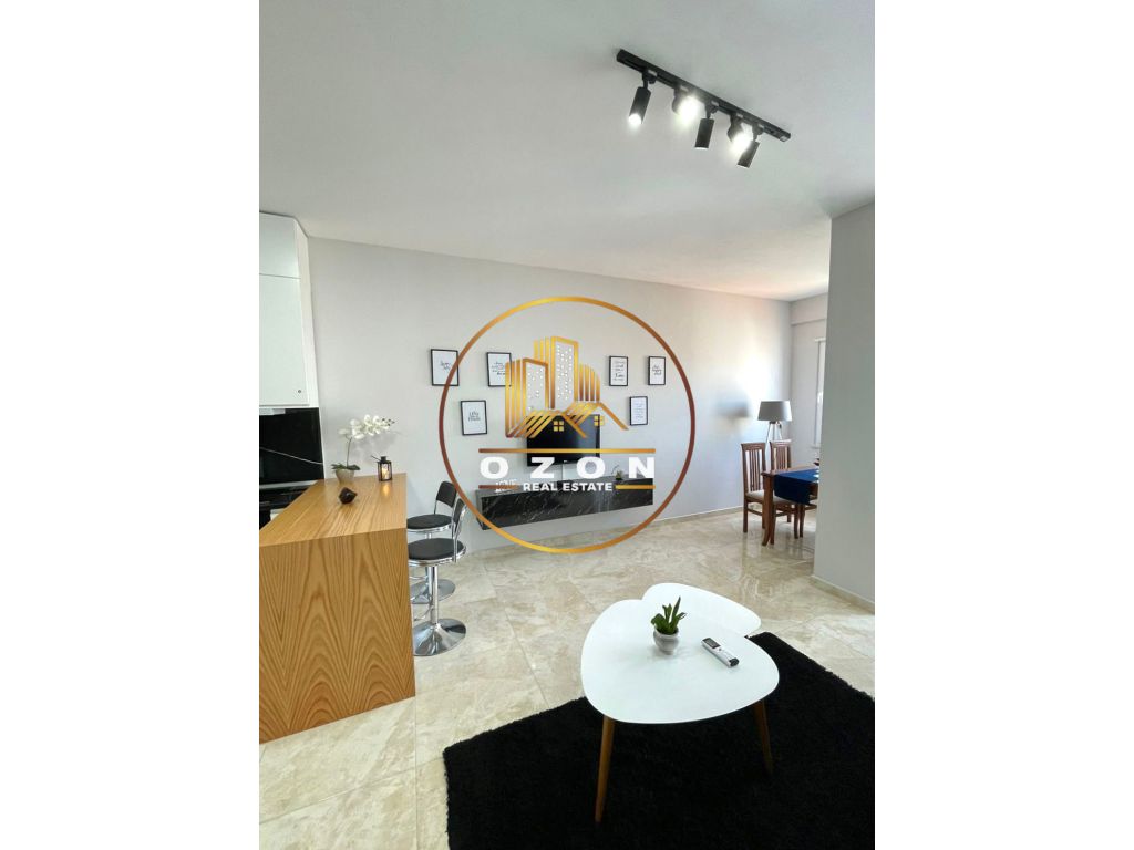 Aluga-se: Apartamento 1+1 em Komuna e Parisit!
