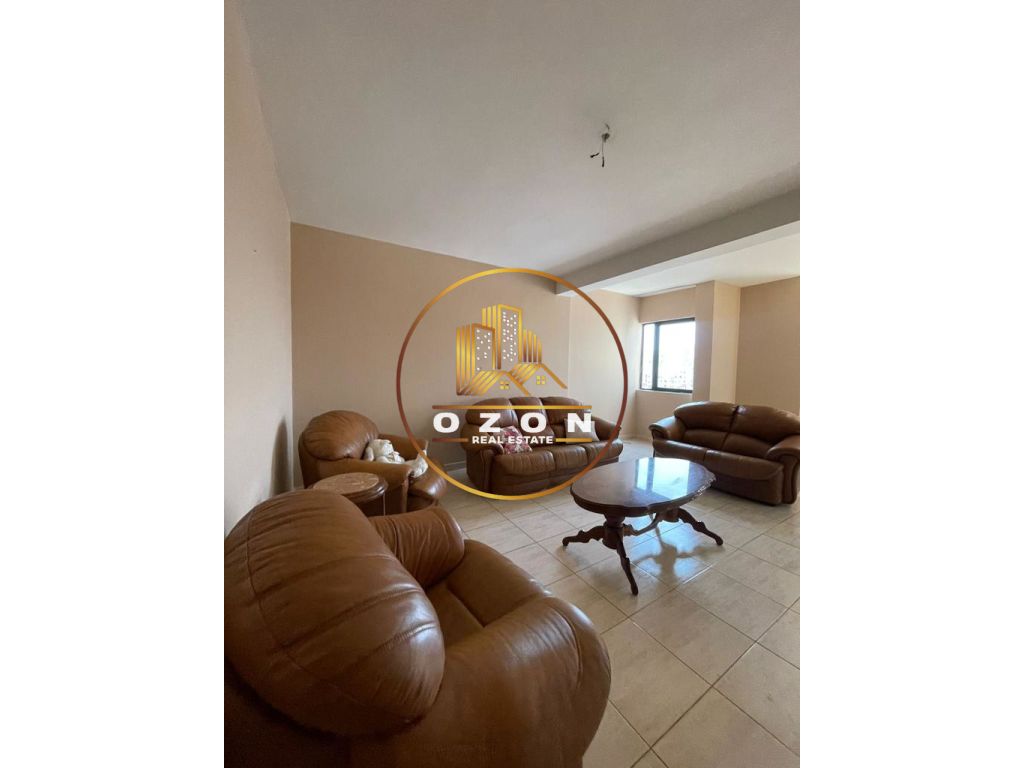 A alugar: Apartamento 3+1+2, perto da estação de trem!