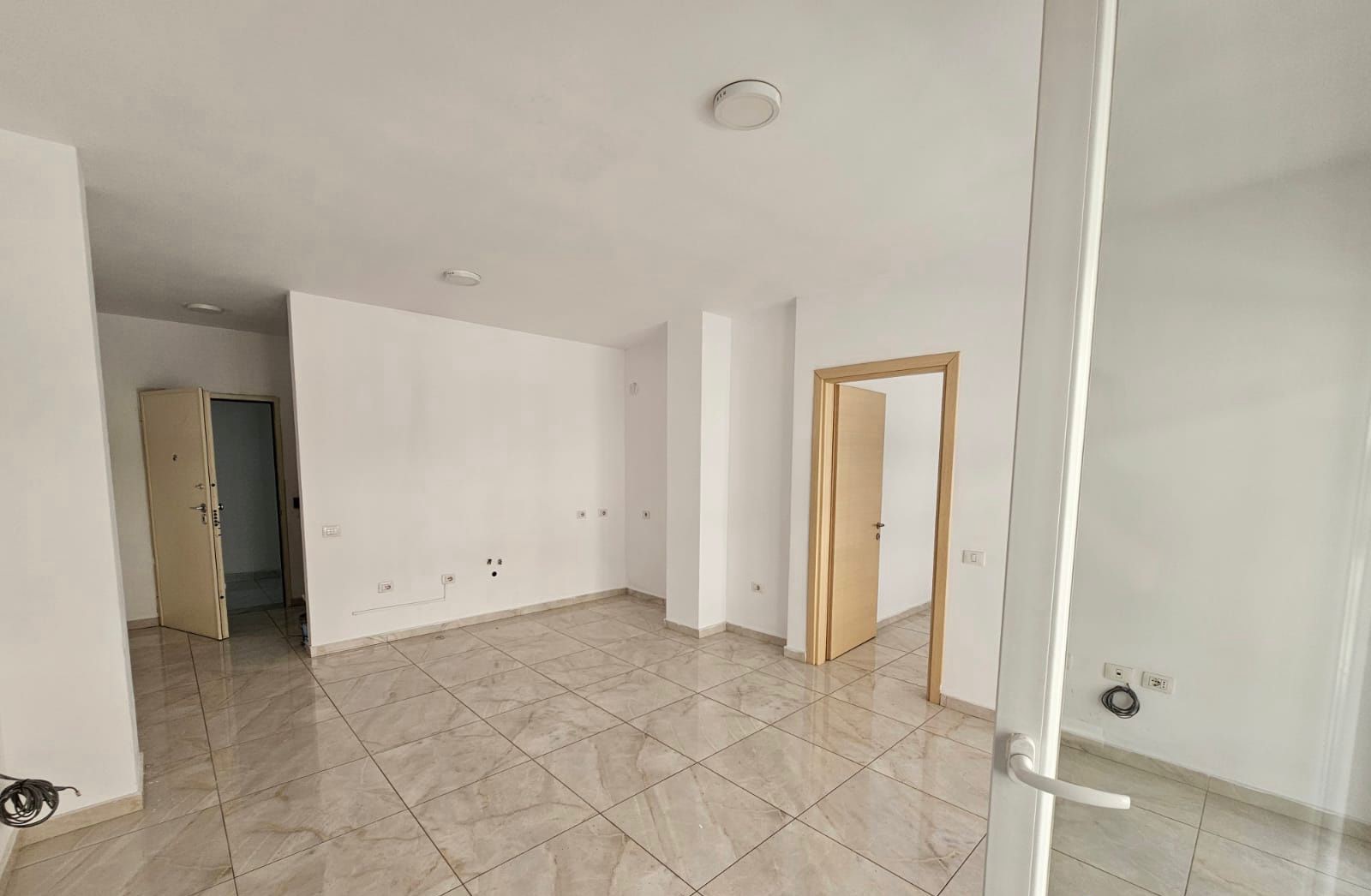 Qera | apartment 1 + 1 | zogu i zi | €550/month