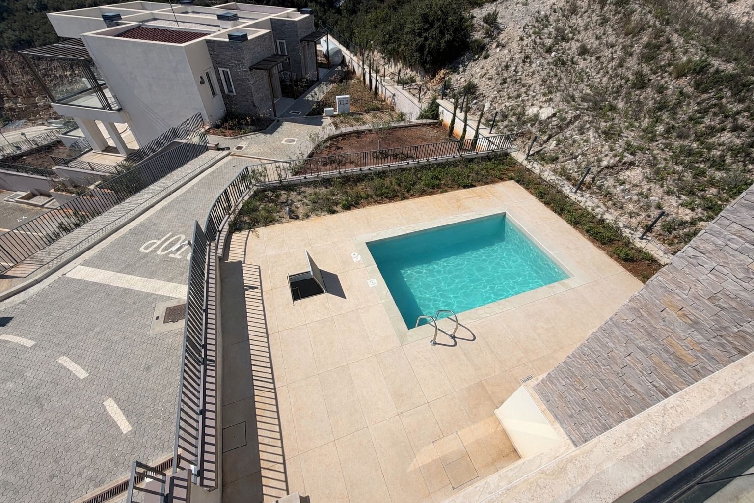 Einfamilienhaus mit pool zum verkauf, in drimadhë.