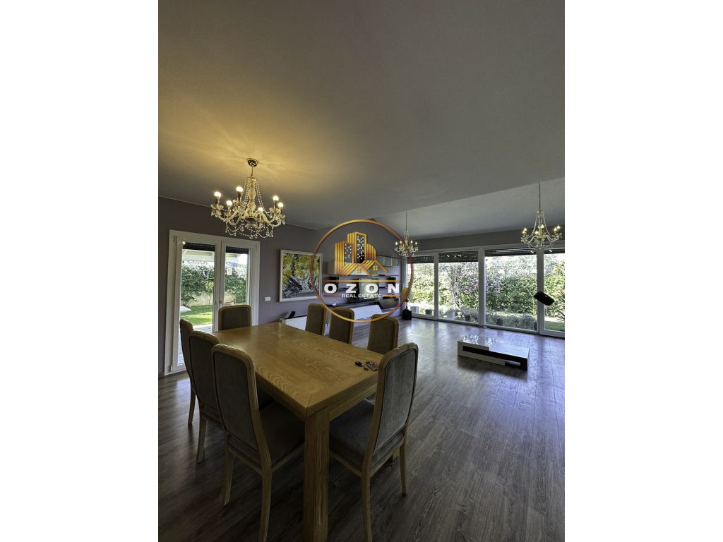 Aqui aluga-se super vila de luxo 2 andares, tek long hill residence!