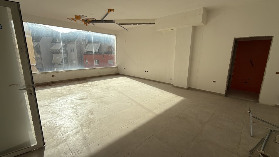Sale | business premises | diga liqenit;liqeni thatë | 149350 €