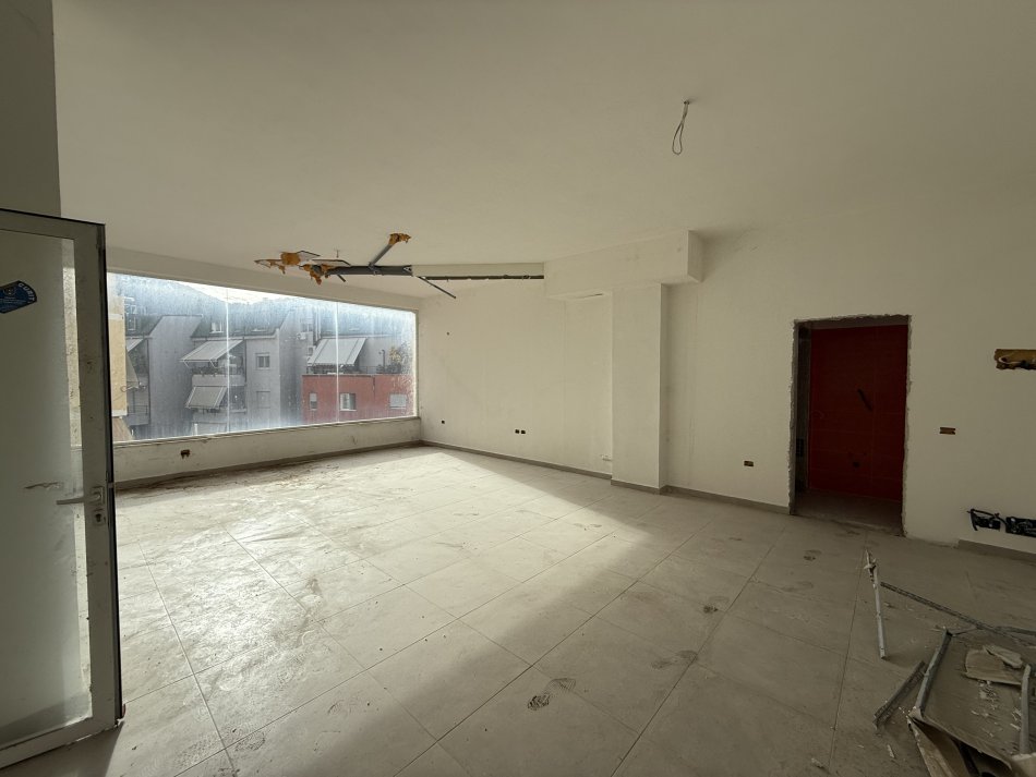 Sale | business premises | diga liqenit;liqeni thatë | 149350 € (2)
