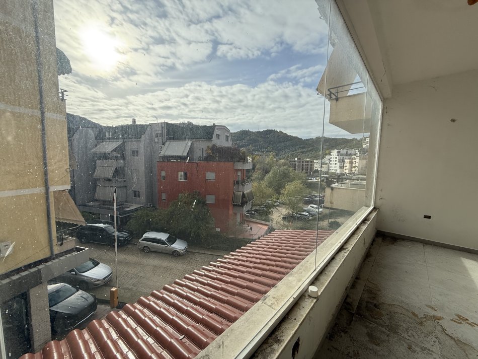 Sale | business premises | diga liqenit;liqeni thatë | 149350 € (5)