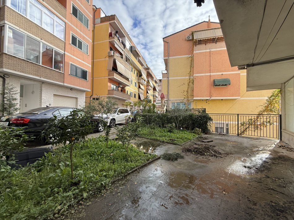 Sale | business premises | diga liqenit;liqeni thatë | 149350 € (6)