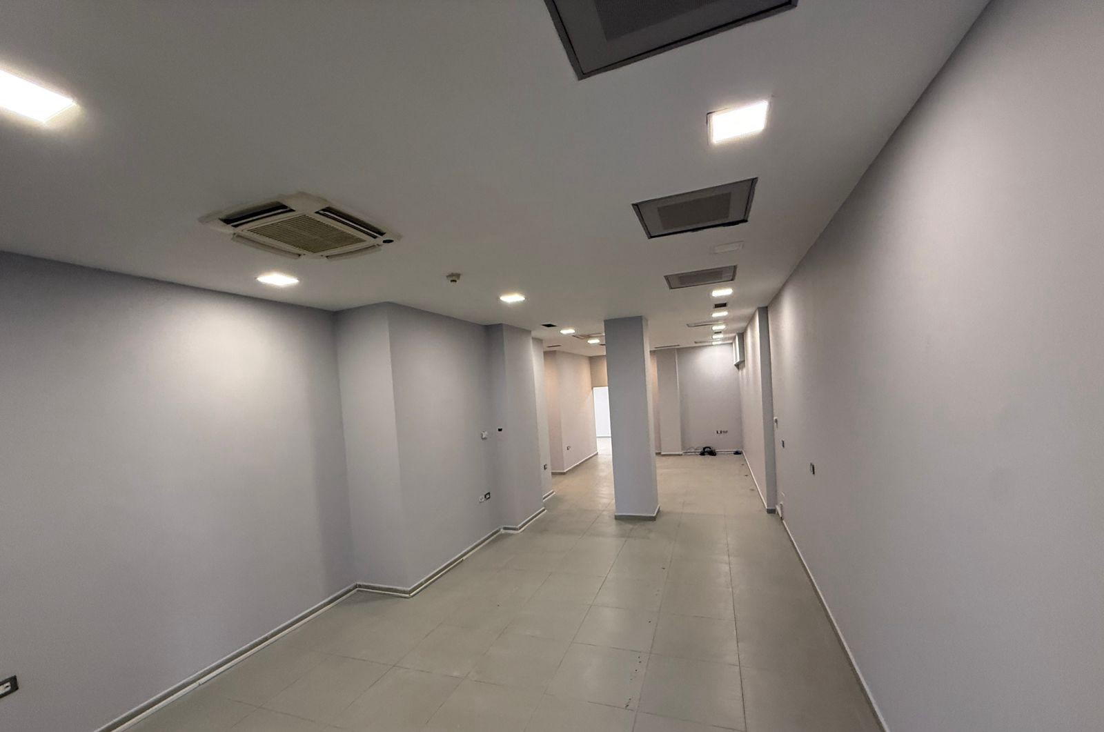 Sale | business premises | condor center | €2,244,200