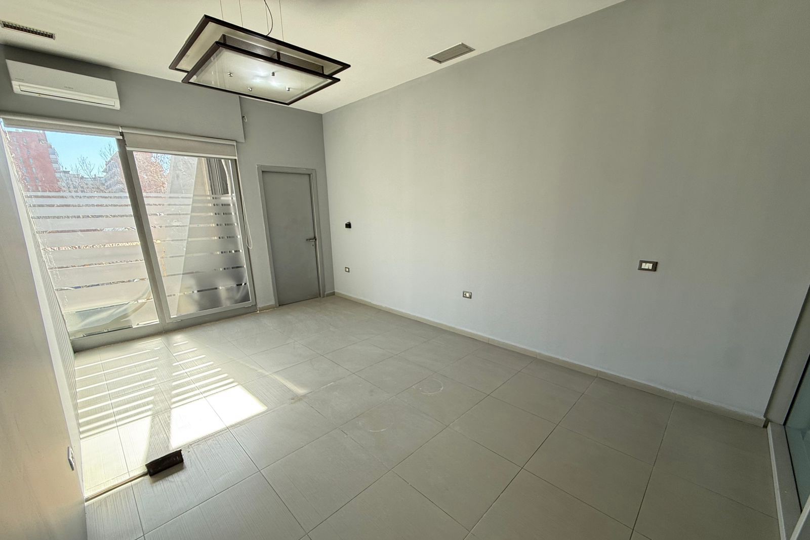 Sale | business premises | condor center | €2,244,200 (3)