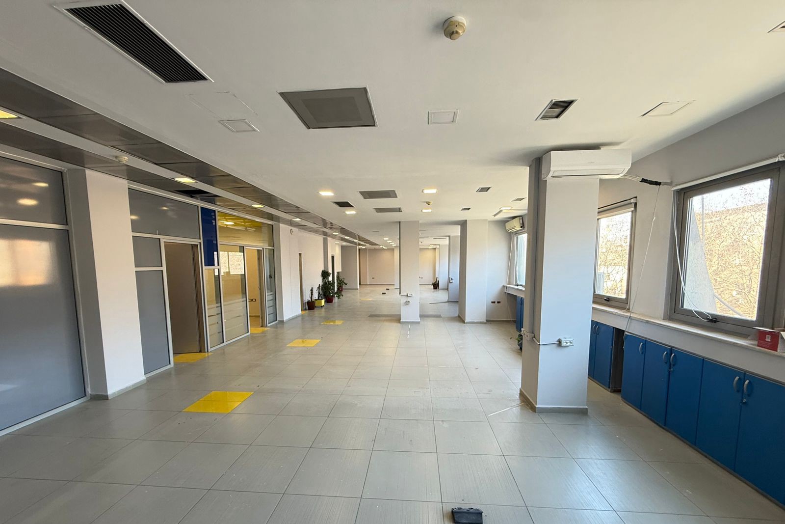 Sale | business premises | condor center | €2,244,200 (4)
