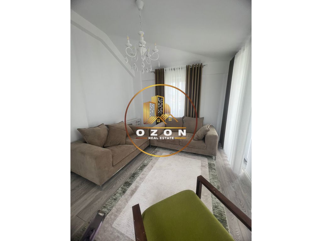 Espacio comercial, junto a la calle, en alquiler en kamëz!