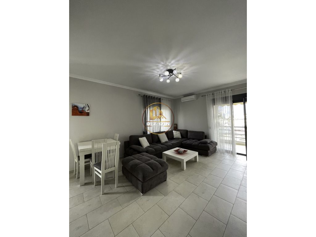 Super apartamento 3+1+2 com arrendamento em bloco!