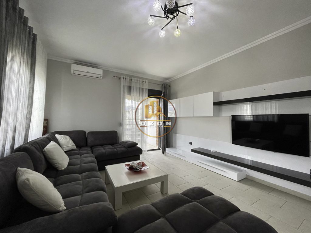 Super apartamento 3+1+2 com arrendamento em bloco!