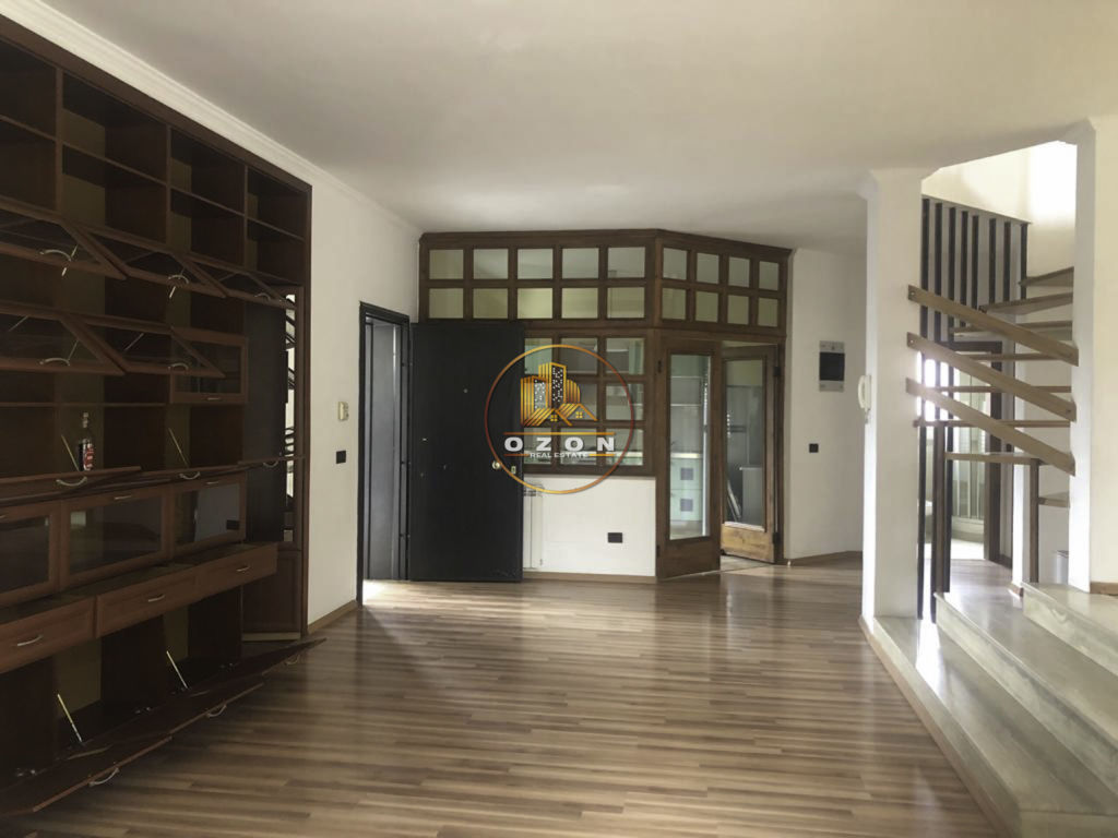 À venda / para alugar duplex, 3+1+2, com hipoteca. Rua kosovareve