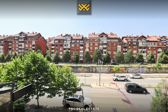 Lokal 107.8m² në #shitje në rrugën b.