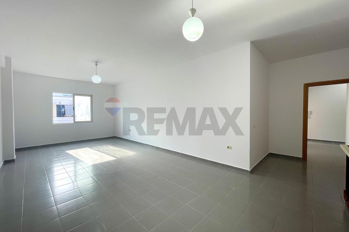 - parte de um edifício relativamente novo, bem conservado, numa zona que oferece todas as facilidades para uma vida confortável.