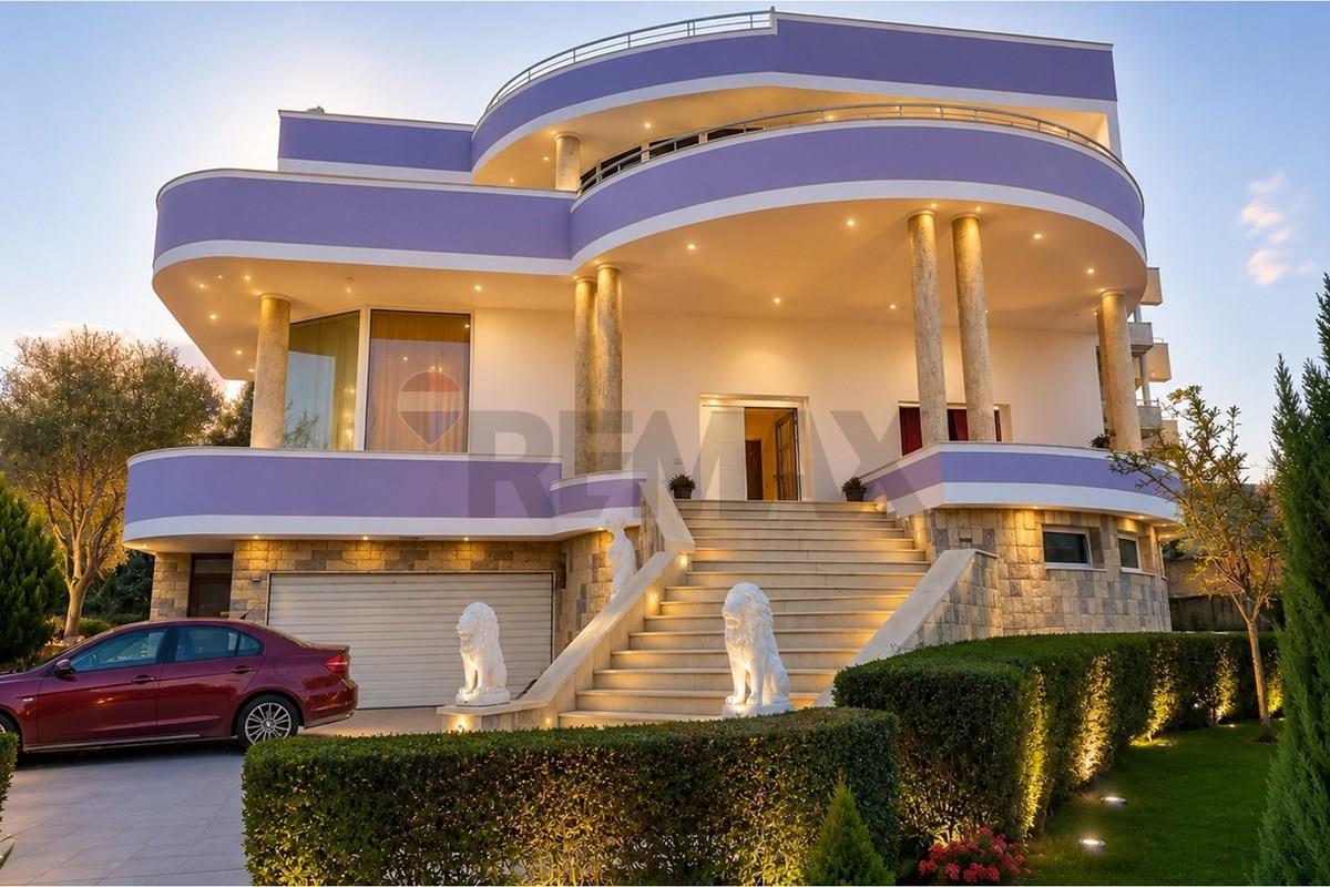 Casa de 3 andares à venda em shkozë
