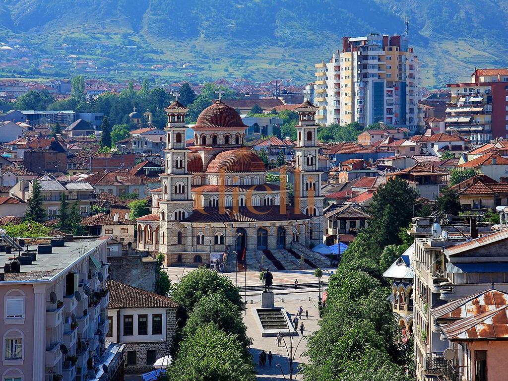 Villa di 3 piani in vendita a Korçë