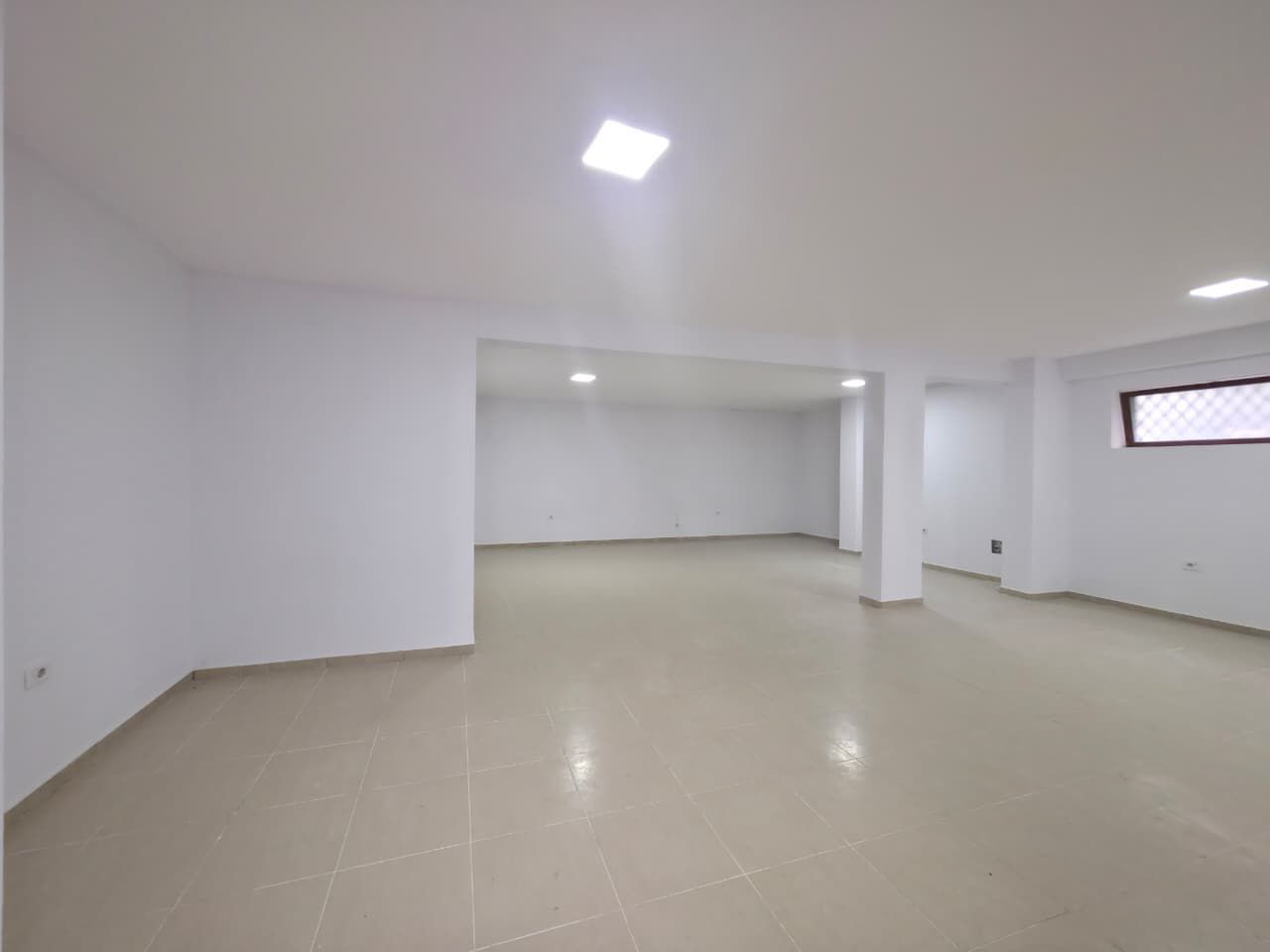 Vendita | locale commerciale | xhamia e selitës | €180.000 (2)