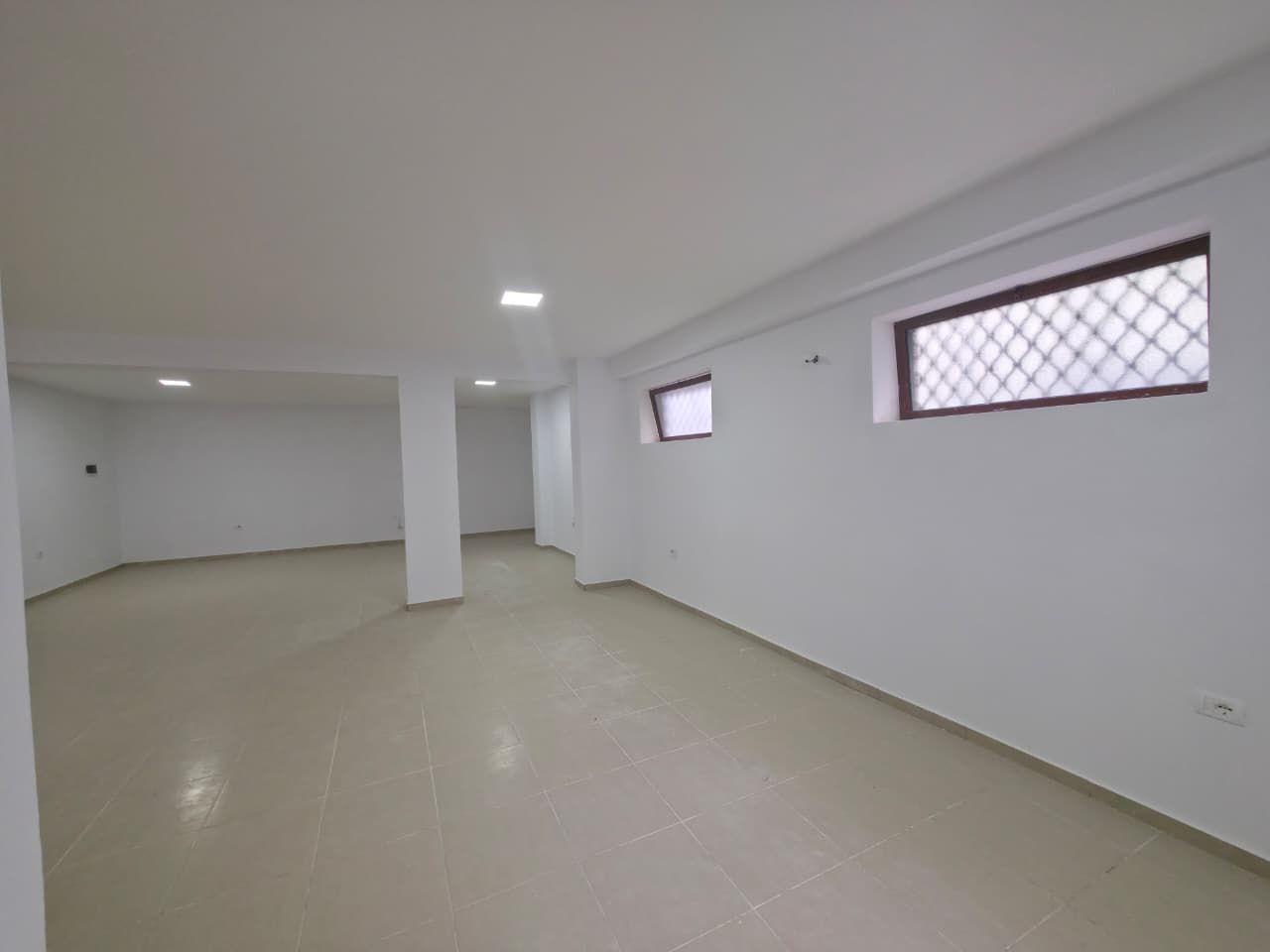 Vendita | locale commerciale | xhamia e selitës | €180.000 (3)