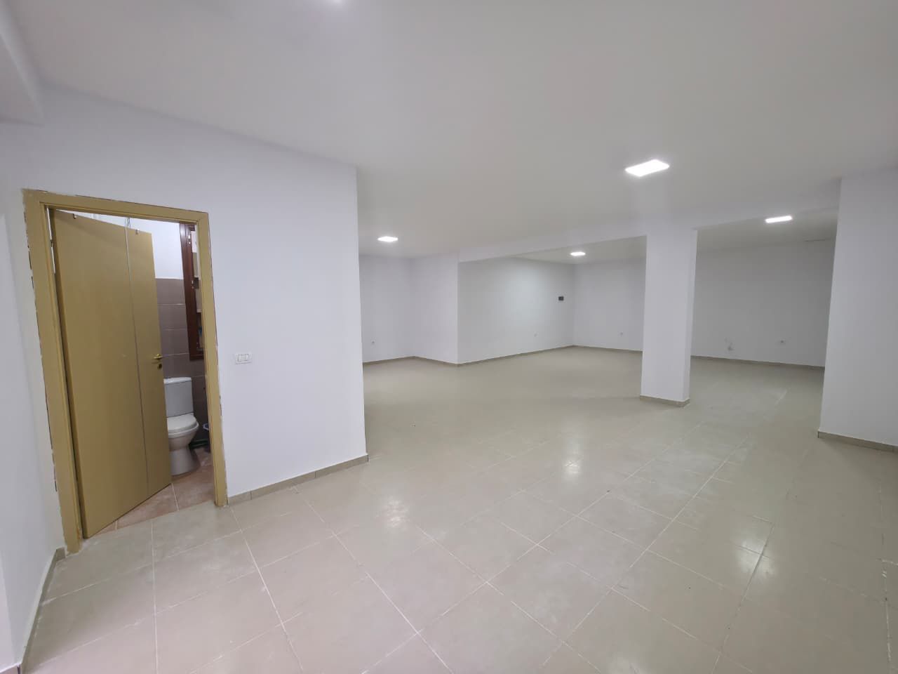 Vendita | locale commerciale | xhamia e selitës | €180.000 (4)