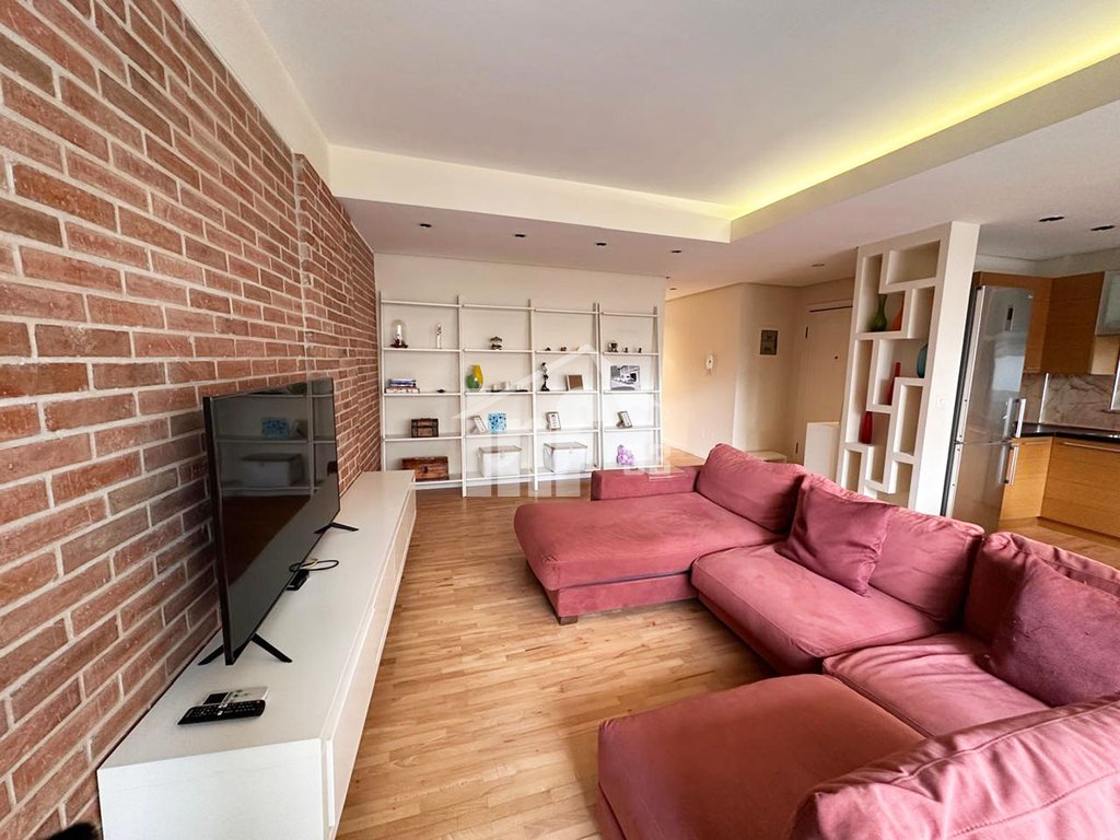 Dibres street, selvia