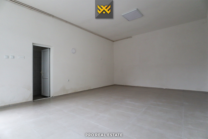 Locale di 32m² in affitto a vellushë