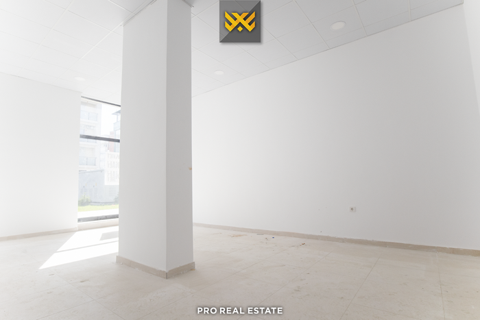 Local 52m² for rent on rruga c