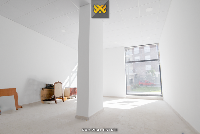 Local 52m² for rent on rruga c (2)