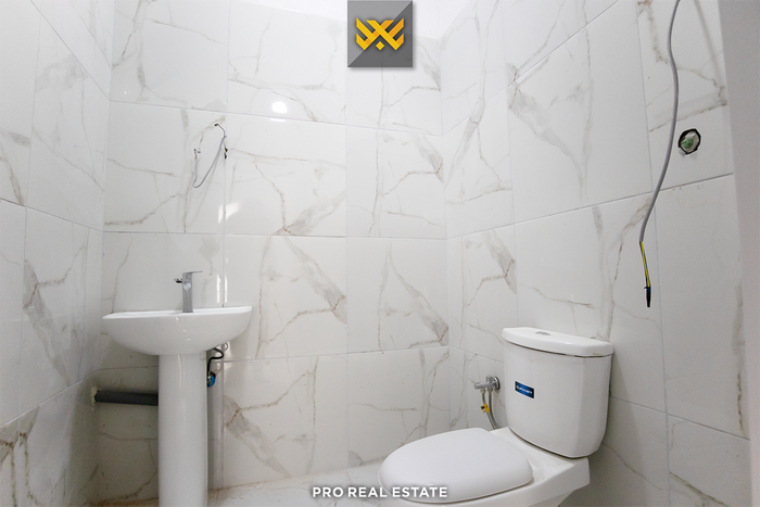 Local 52m² for rent on rruga c (3)