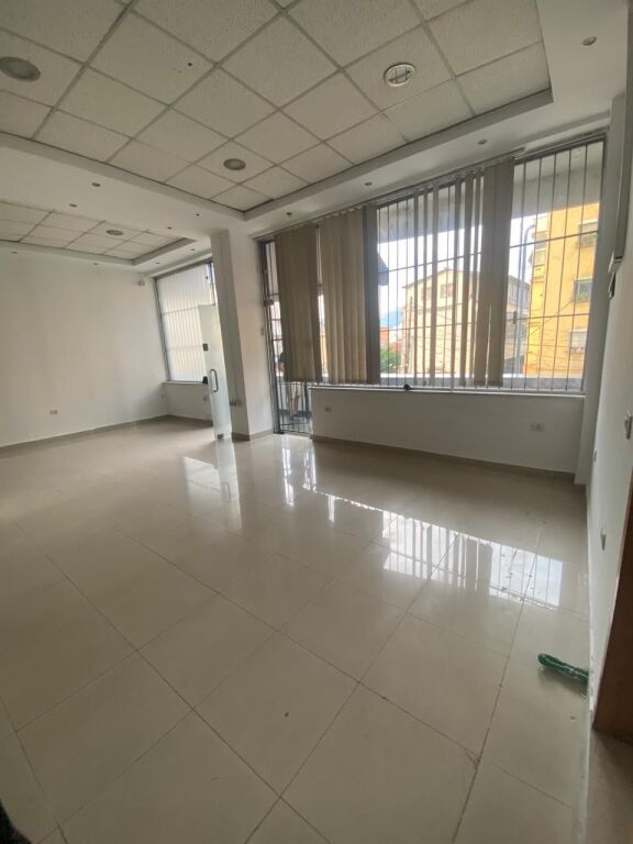 Venda | espaço comercial | rruga e dibrës | €180.000 (2)