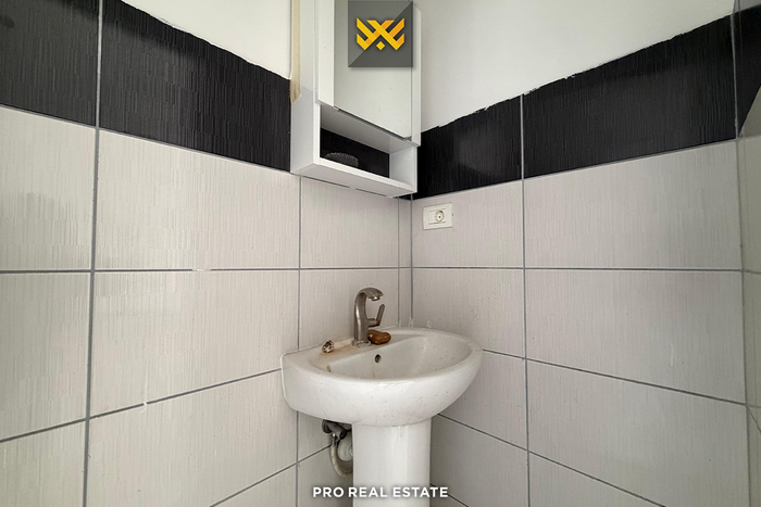 Lokal 48m² me #qira te Mati 1