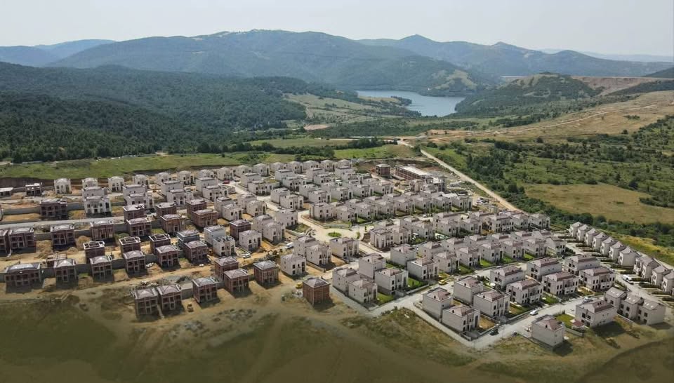 Shitet shtëpi tipi d në royal green residence, zllatar