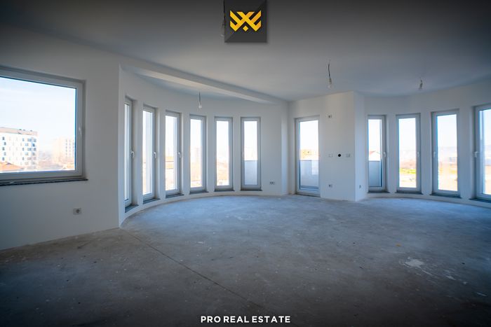 Propriété de 800m² à #louer à Veternik.