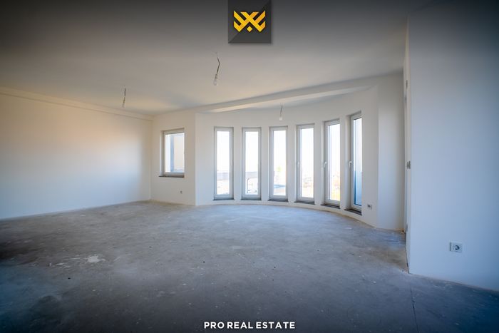 Propriété de 800m² à #louer à Veternik.