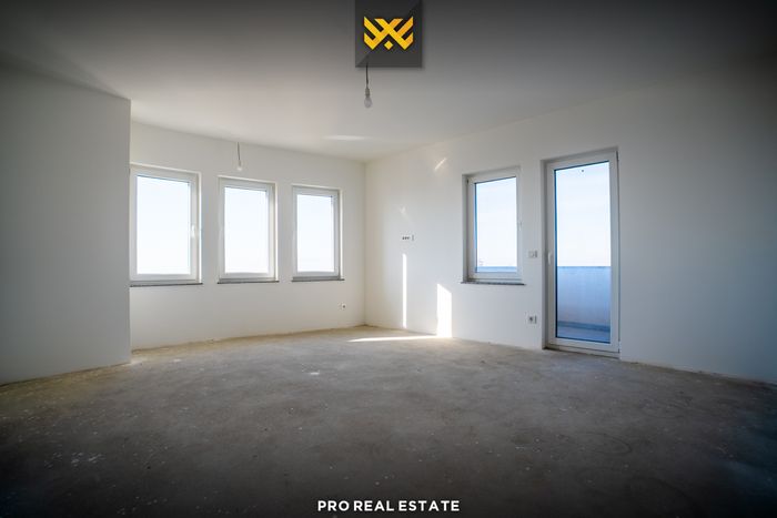 Propriété de 800m² à #louer à Veternik.