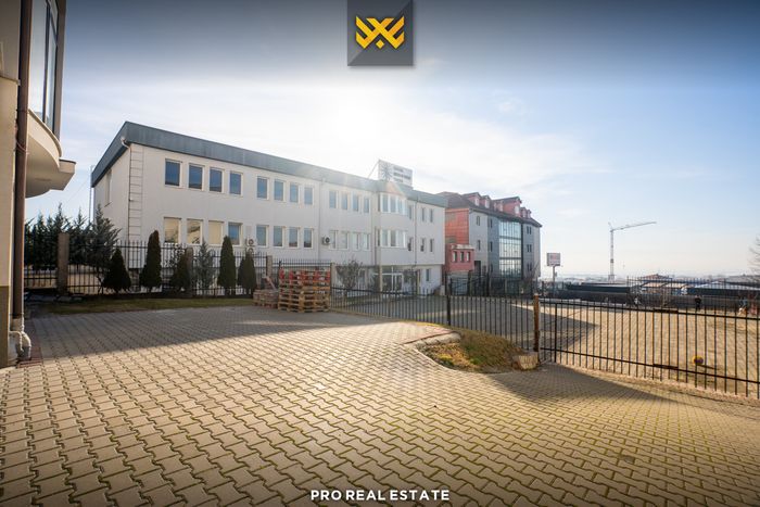 Propriété de 800m² à #louer à Veternik.