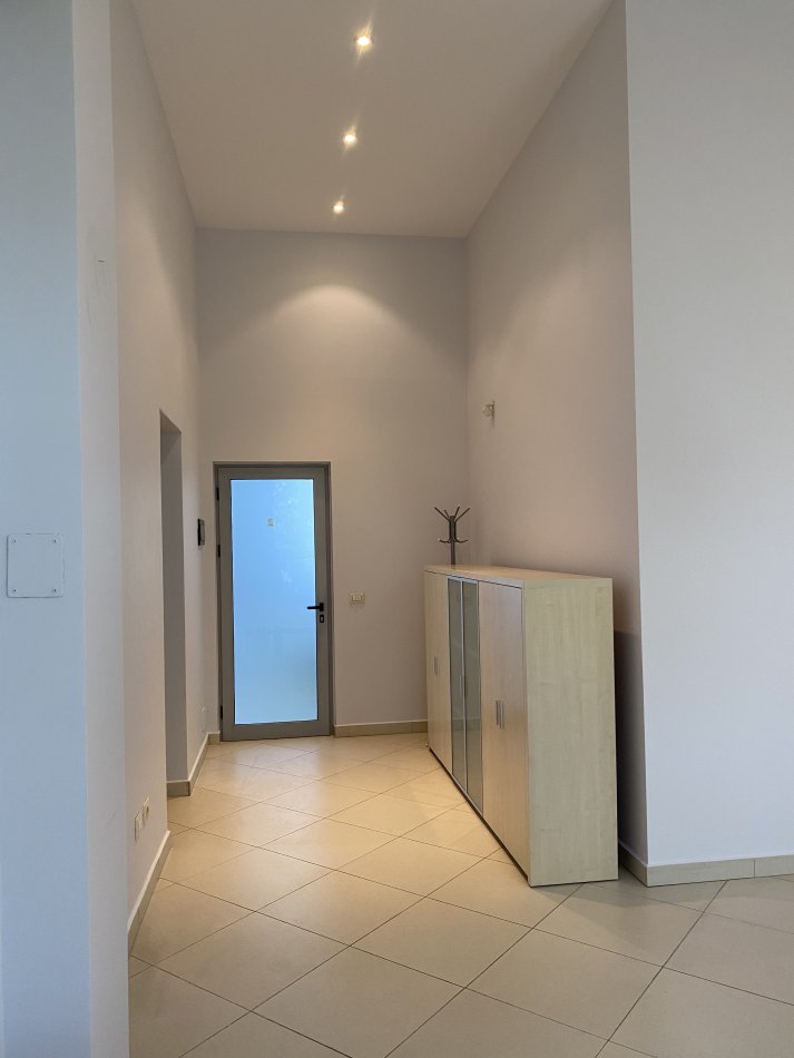 Vente | local commercial | rruga e dibrës | 128 000 € (2)