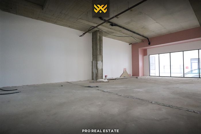 Lokal 188.4m² me #qira në Lakrishtë. (2)