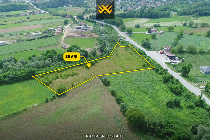 85 ari de terreno à venda em istog