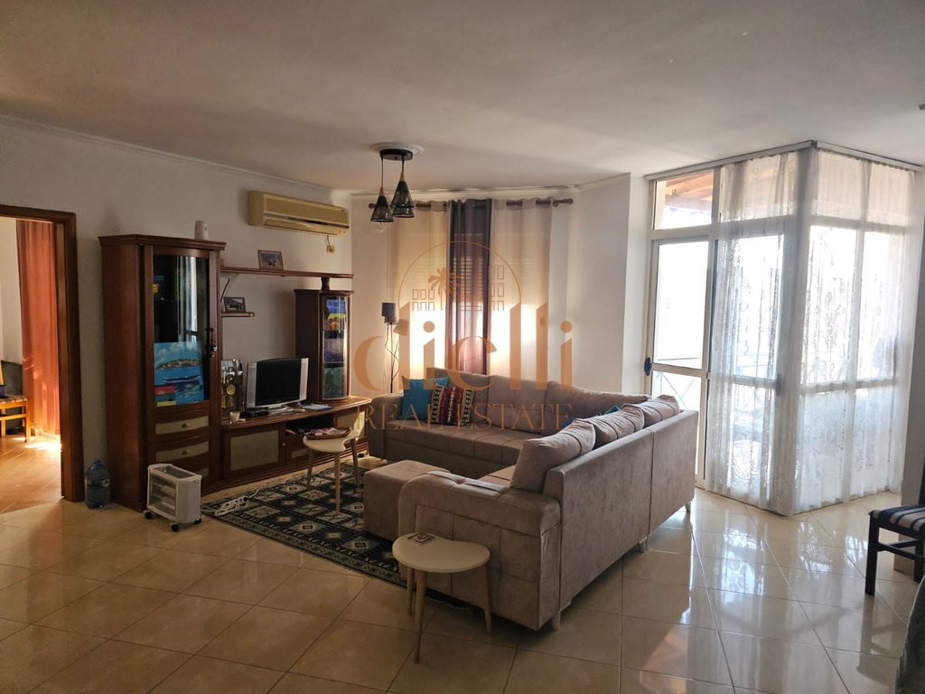 2+1 apartment for rent on rr. Barrikadave