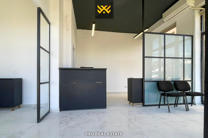 Locale 48m² in affitto a Mati 1