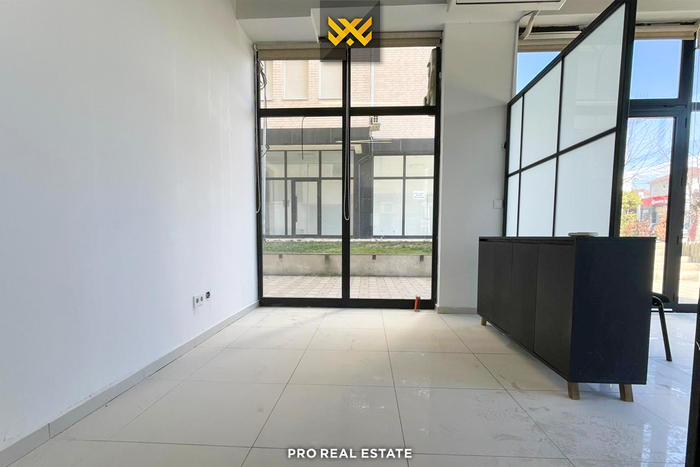 Locale 48m² in affitto a Mati 1