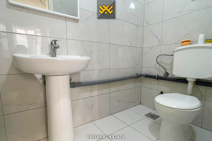 Locale 48m² in affitto a Mati 1