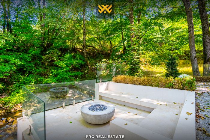 Villë 330m² për #shitje në brezovicë