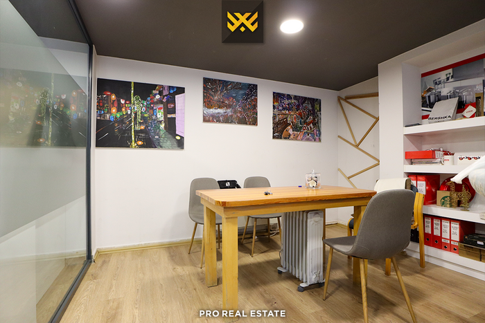 Bureau de 470m² à louer à gërmi