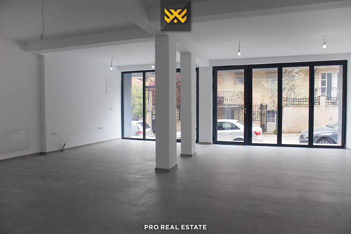 Local commercial 121,5m² à louer à Aktash