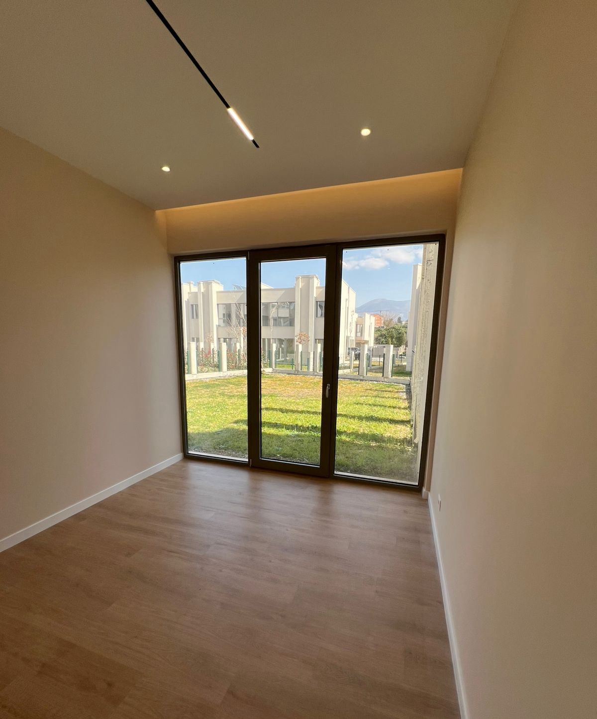 Miete | villa 5 + 1 | trockener see | 2200 €/monat (4)